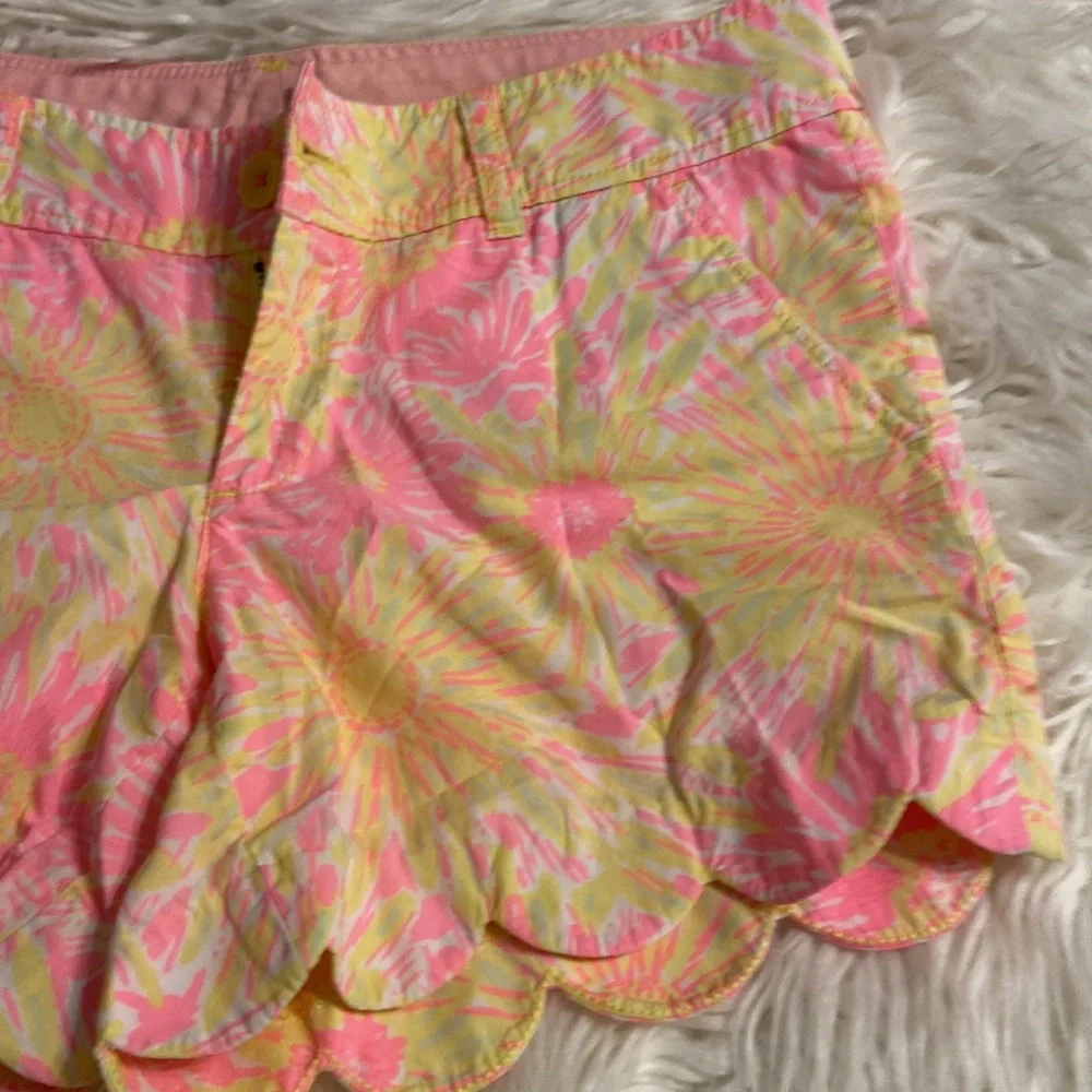 Lilly Pulitzer Buttercup Shorts size 4 excellent condition